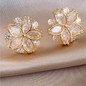 Elegant Gold plated and Silver Flower Earrings Crystal Earrings nwt